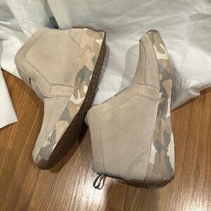 SOREL Out ‘n About Plus Lace sneakers Size 8.5